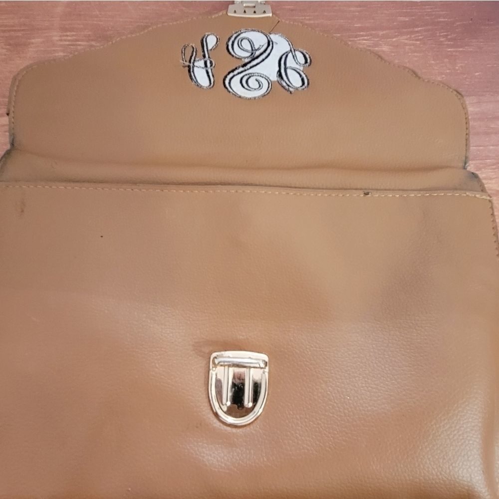 MONOGRAMMED CROSSBODY CLUTCH (ARL INITIALS) - Picture 8 of 16